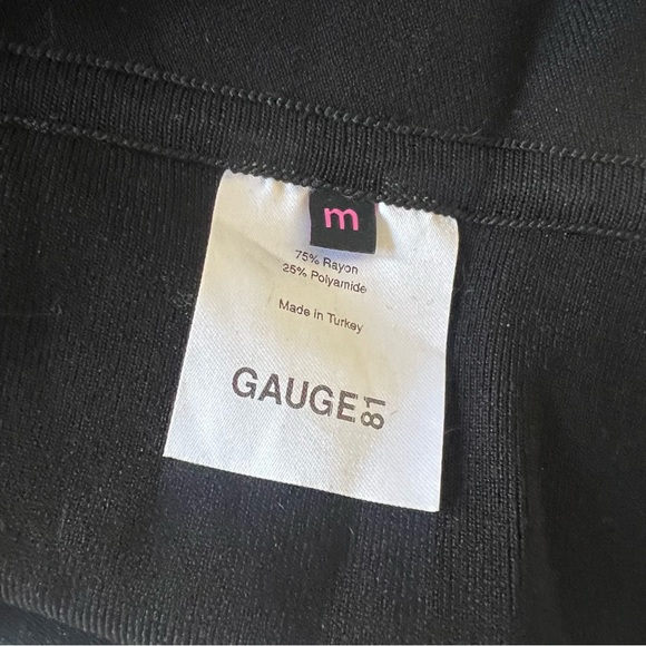 Gauge81 Black Valencia Wrap Crop Top - Picture 4 of 5